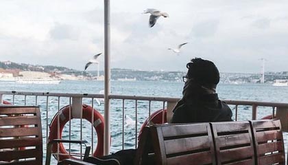 AYX GAMING-伊朗队中场贝尔特拉在巴黎奥运会上展现出强大的进攻组织能力，伊朗拉什特