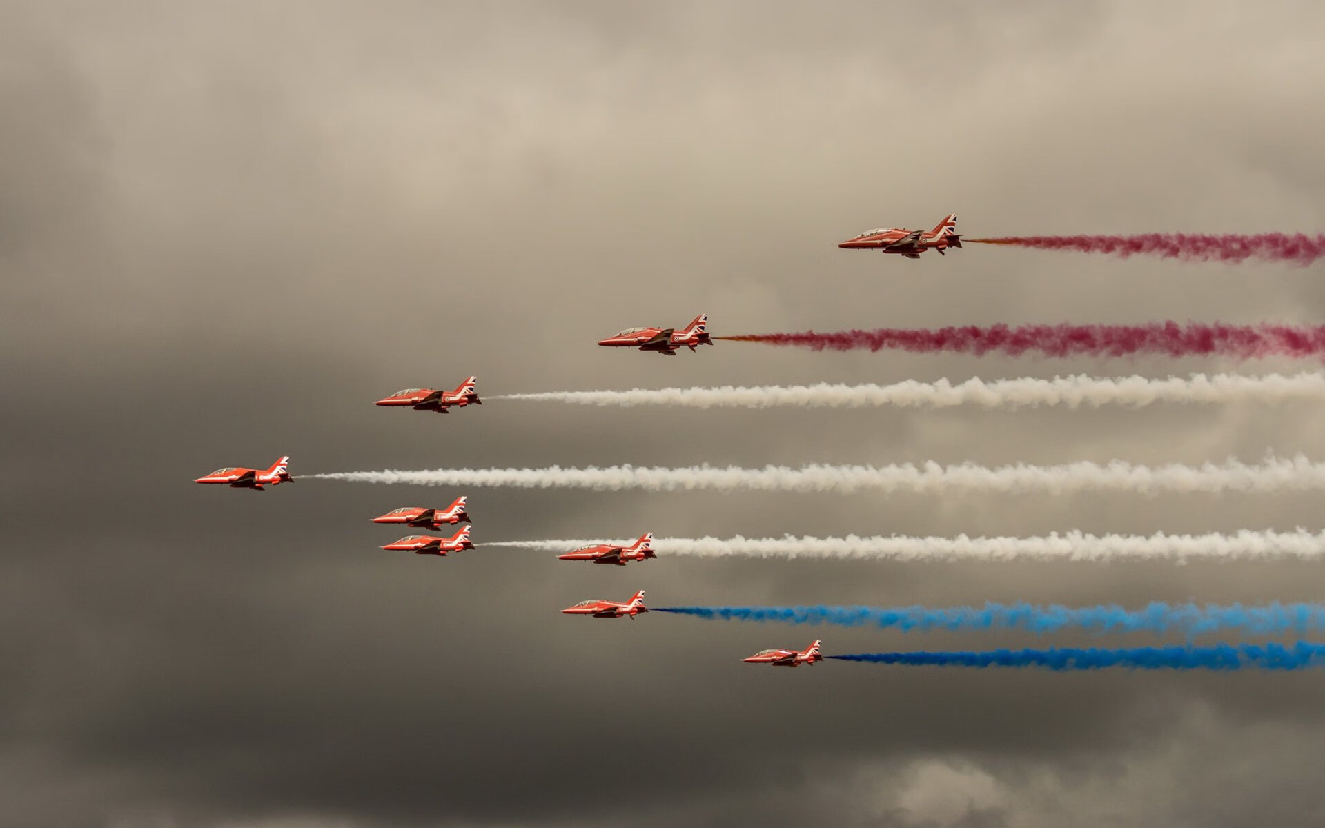 “中国足球运动员首次入驻国际联赛,开启海外征程”,中国有哪些足球运动员在国外联赛