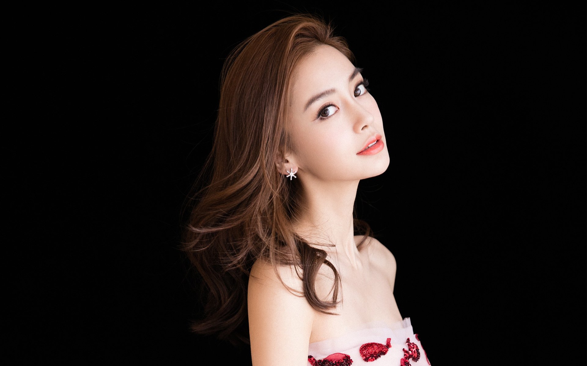 勇士后卫新人表现抢眼，助球队取得胜利，勇士 后卫