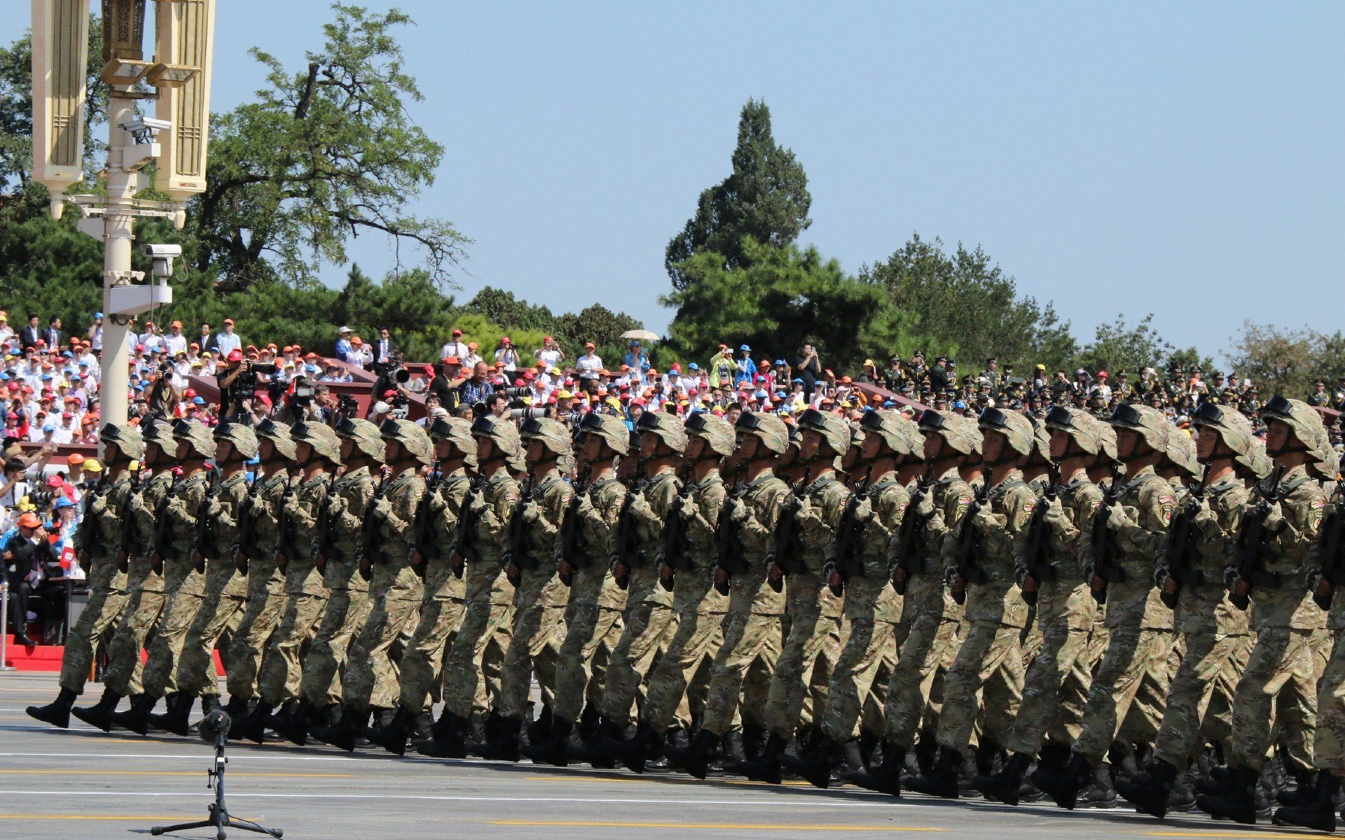 -喷火队射手手感火热，连续命中三分球，喷火招式