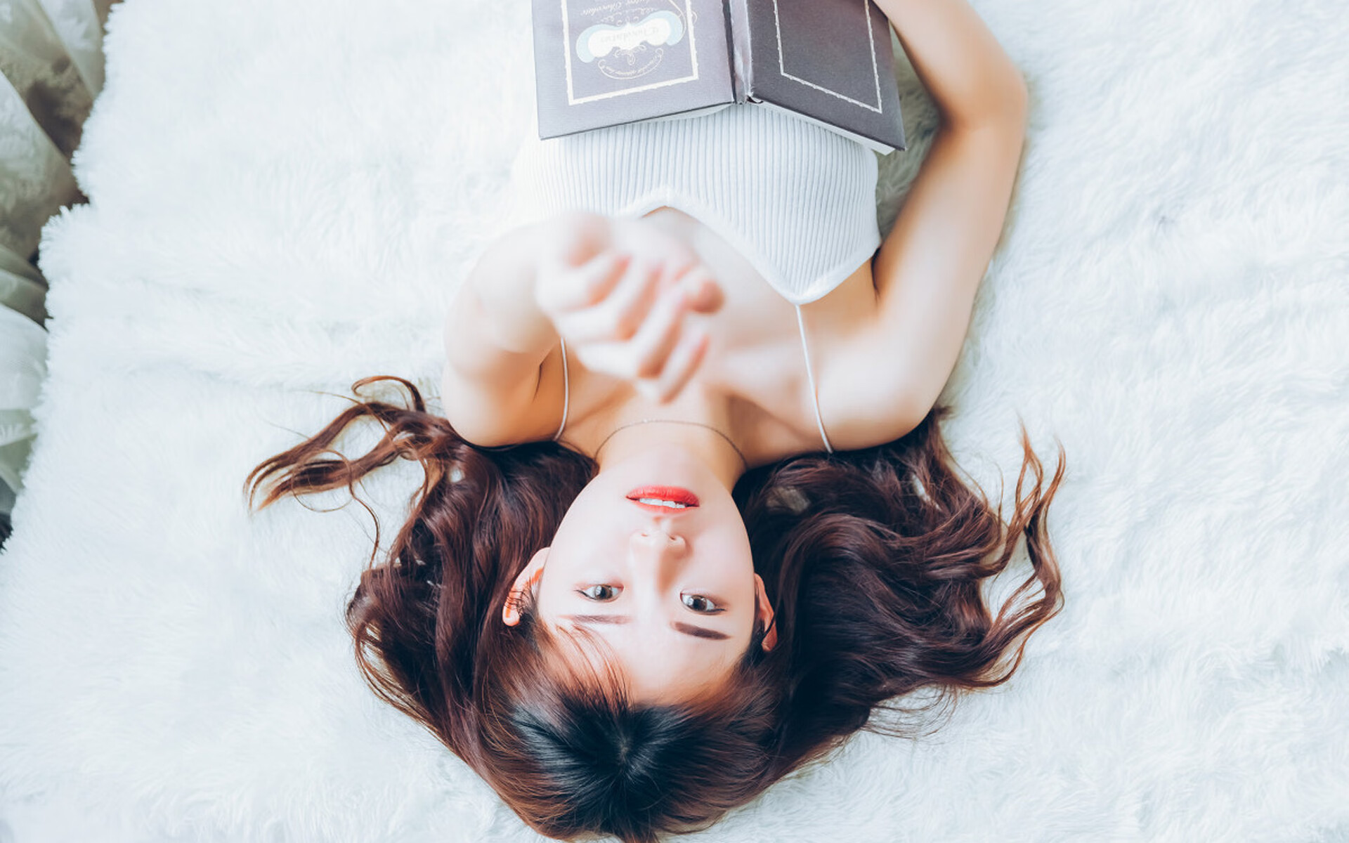 球队在连续客场作战中展现韧性战绩稳定赢得外界赞誉，球队连胜